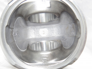 3923537 Поршень 6CT (D=63 смещенная камера) (О+)
